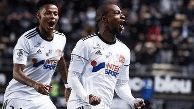 昂热客场击败亚眠，取得关键三分的简单介绍