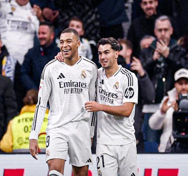 曼联客场击败埃弗顿，继续保持前四位置