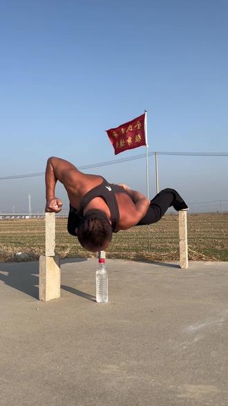 奥地利队受伤入场，艰难战胜挑战的简单介绍