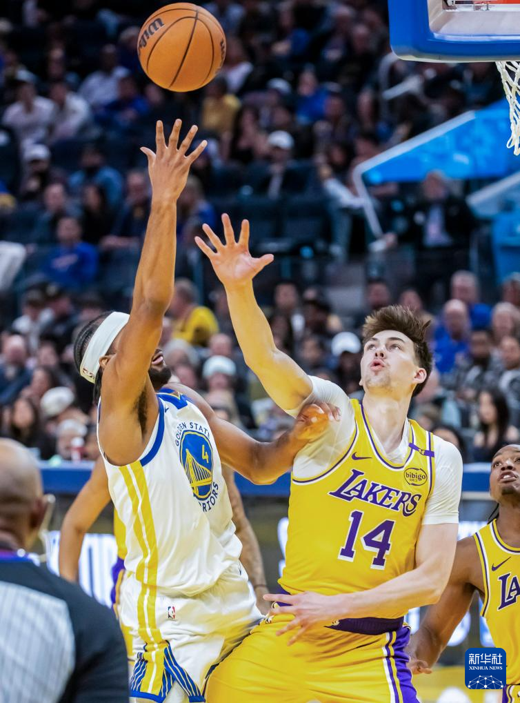 关于美洲篮球职业联赛季后赛拉开帷幕，洛杉矶队大胜的信息