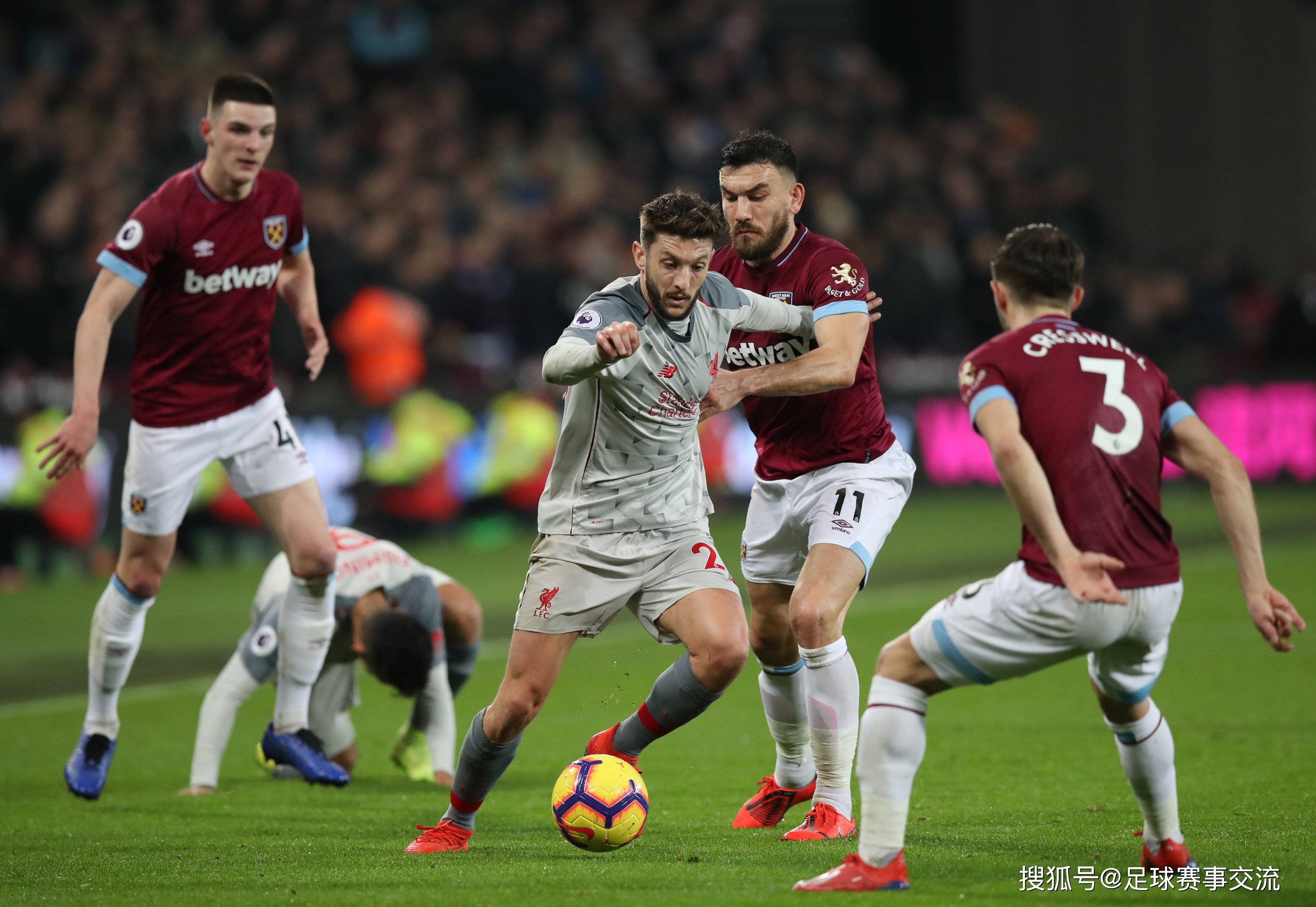 国际足坛巨星对决，赛场上演精彩