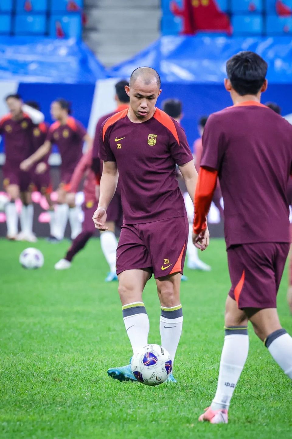 人尽全力为球队治愈伤员，备战下一轮比赛的简单介绍