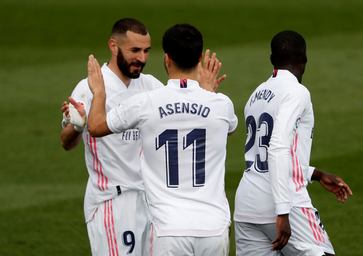 皇马客场大胜埃瓦尔，继续追赶榜首