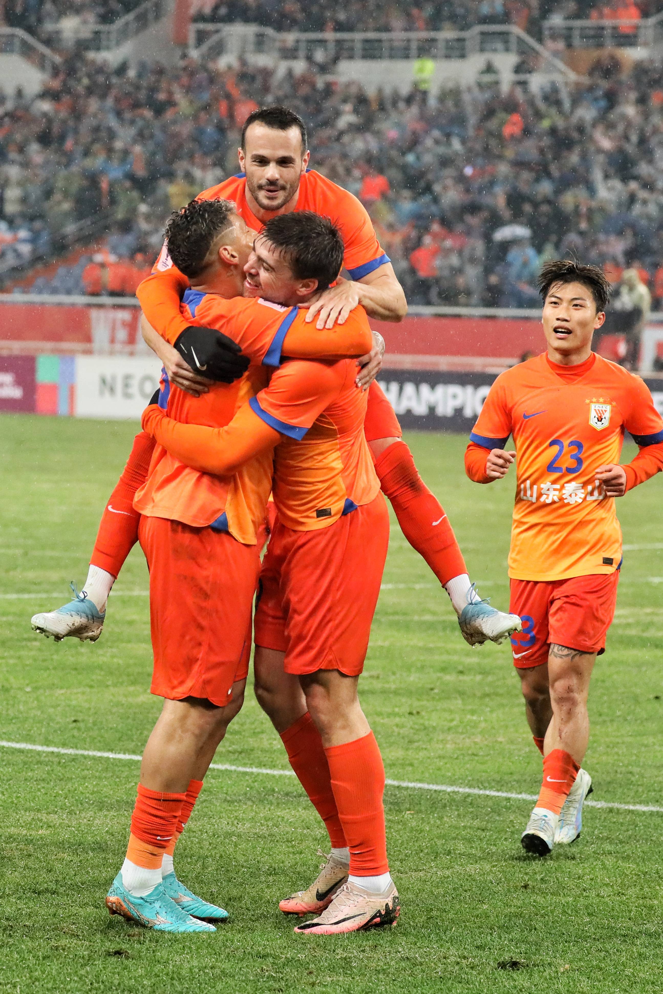 亚冠比赛热闹开启，引发球迷热议的简单介绍