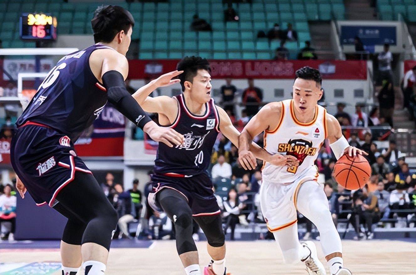 关于广州队战胜天津客场赢得宝贵三分的信息