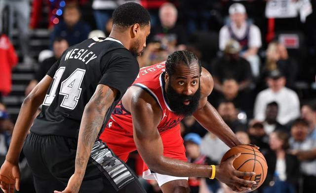 快船队在主场比赛中轻取对手，雄心勃勃的简单介绍