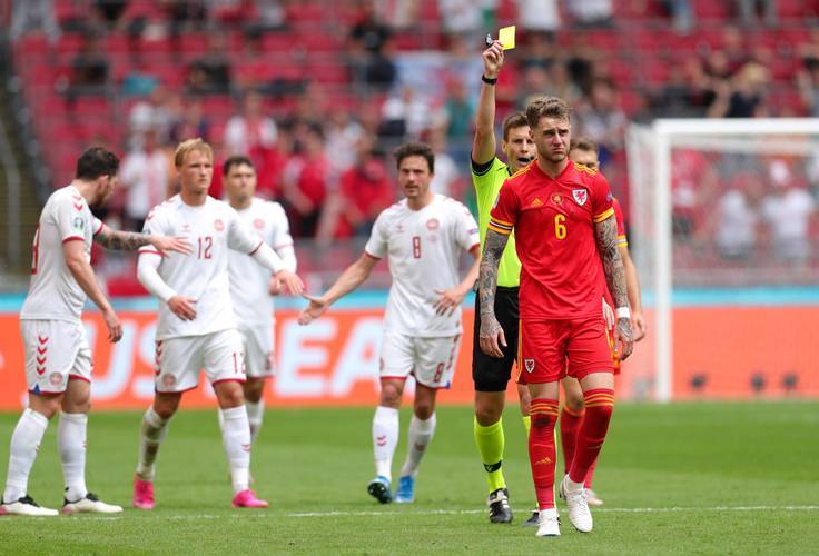 英格兰队大胜丹麦，小组领先优势稳固的简单介绍