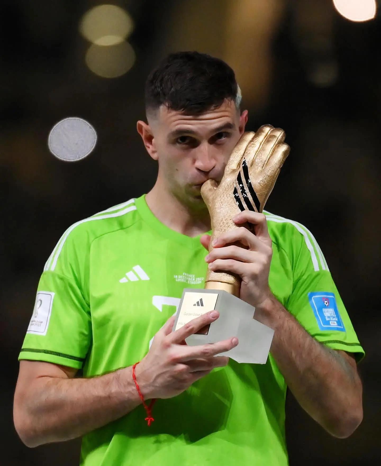 阿根廷击剑选手招式独特,成功夺冠 阿根廷击剑选手招式独特,成功夺冠