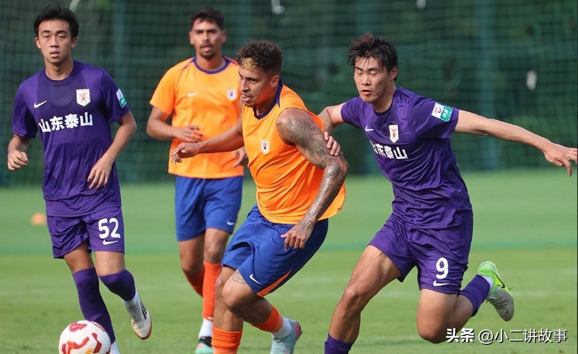 关于梅开二度，球星引领球队晋级的信息