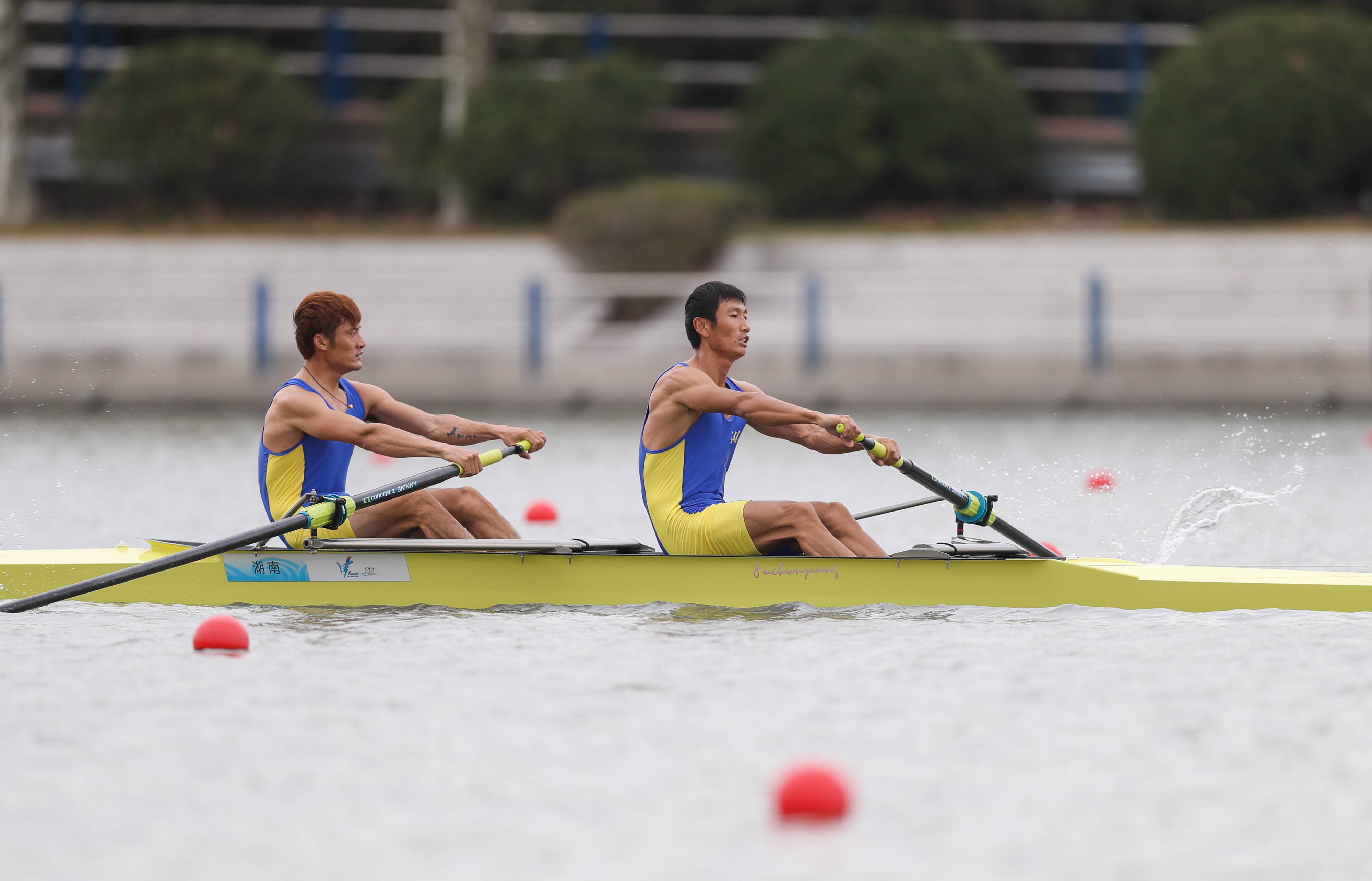 关于赛艇比赛波涛汹涌,选手拼尽全力的信息 关于赛艇比赛波涛汹涌,选手拼尽全力的信息