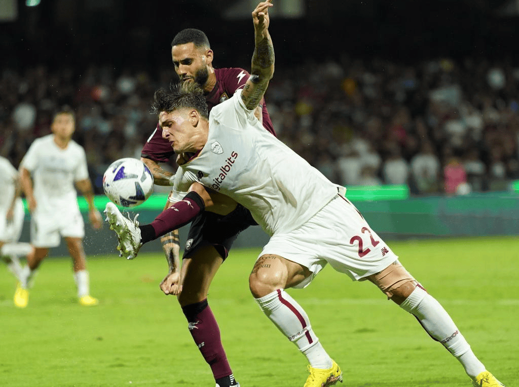 包含萨索洛客场战平热那亚，表现低迷难解保级的词条