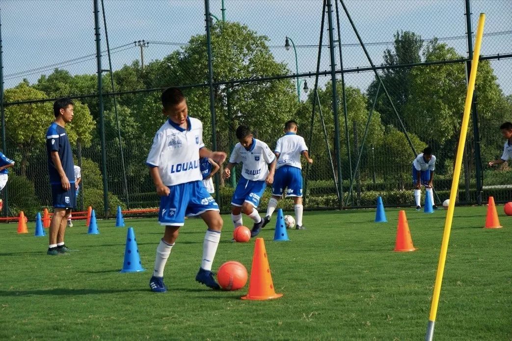 法国主教练被邀请指导外国青训营 法国主教练被邀请指导外国青训营