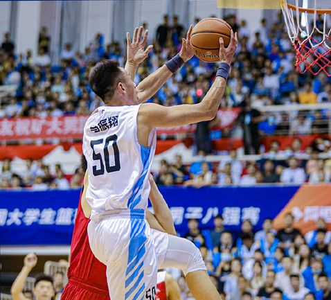 湖北男篮战胜强敌,晋级季后赛 湖北男篮战胜强敌,晋级季后赛