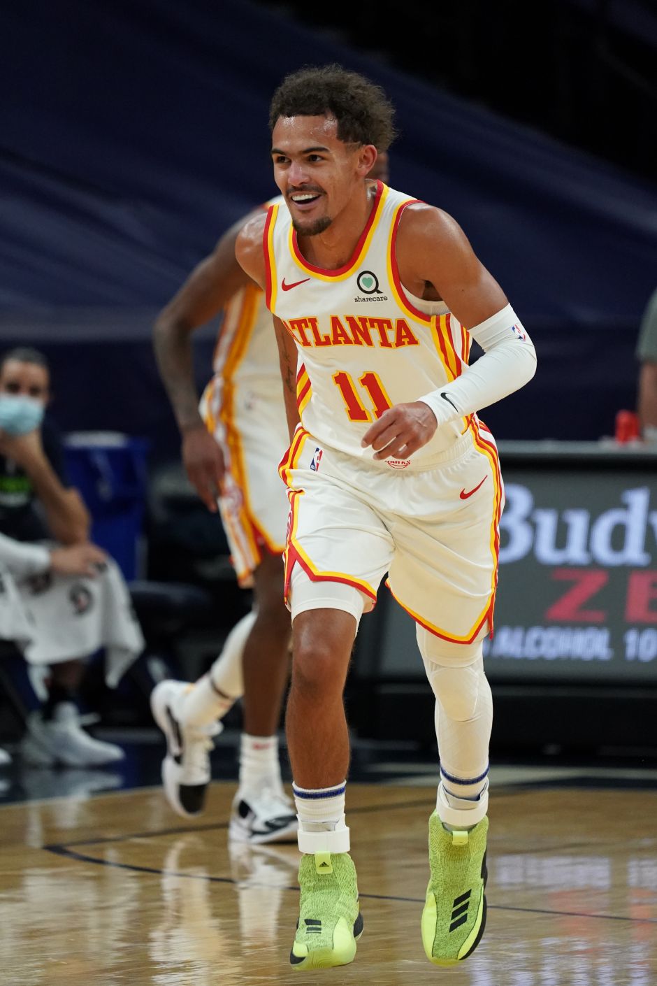 包含老鹰队控卫杨发挥锋芒展现领袖风范的词条