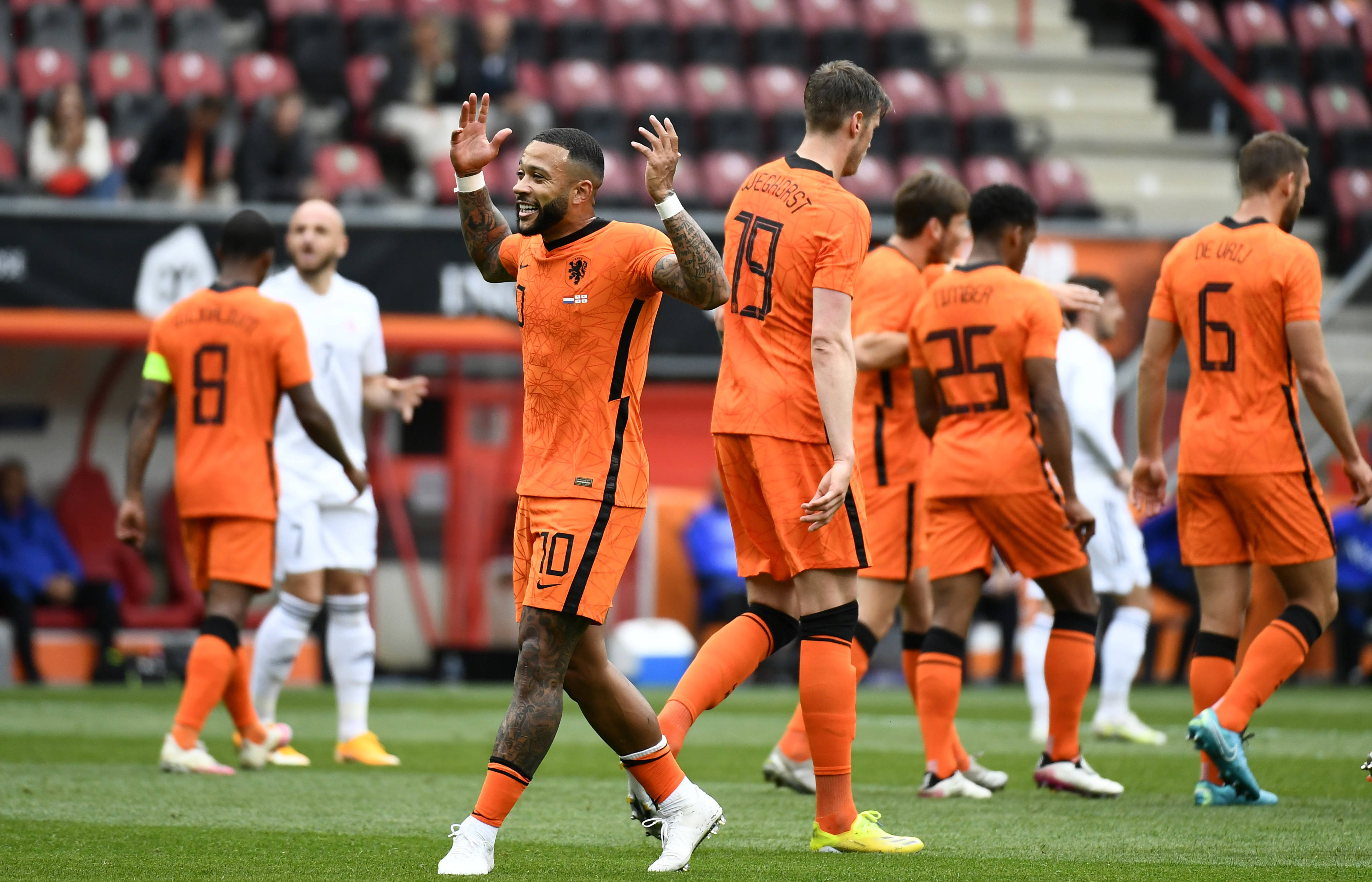 荷兰队再次战胜对手夺得胜利 荷兰队再次战胜对手夺得胜利