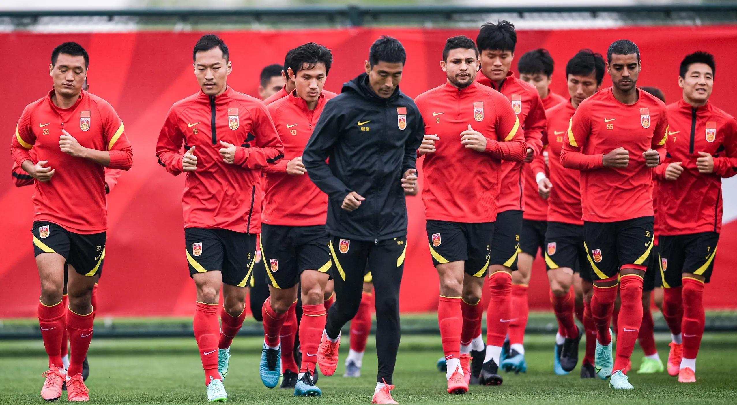 国足遭遇库里登顶，亚洲杯局势紧张的简单介绍