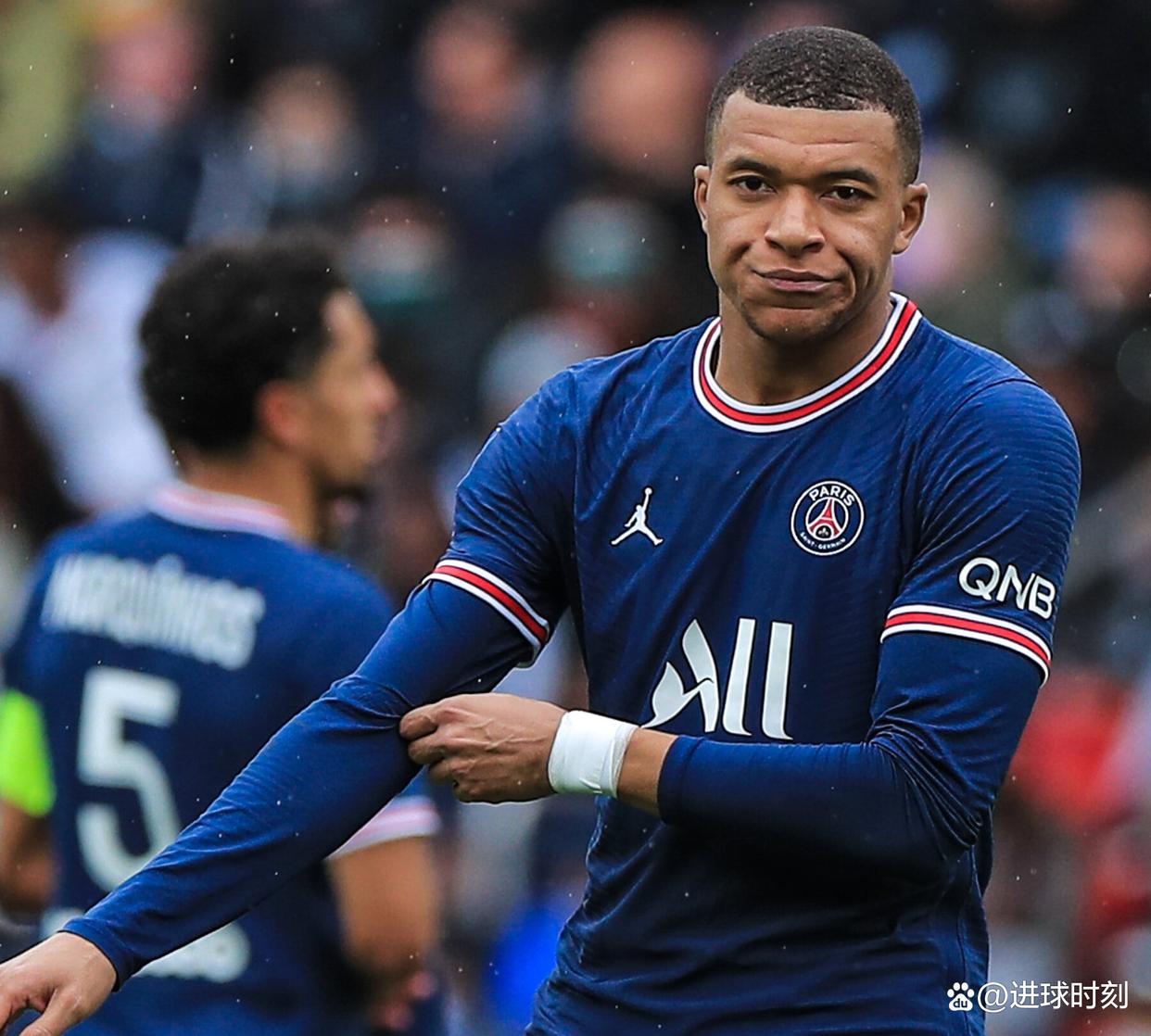 包含小组赛焦点:姆巴佩击败,争议判罚的词条 包含小组赛焦点:姆巴佩击败,争议判罚的词条