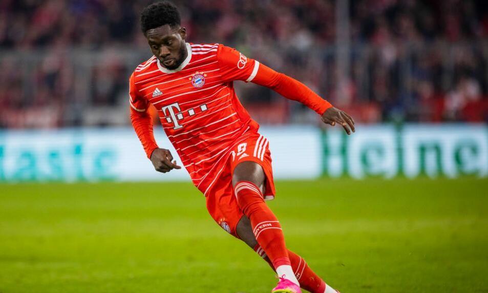 关于勒沃库森后卫因红牌停赛，球队战线薄弱的信息