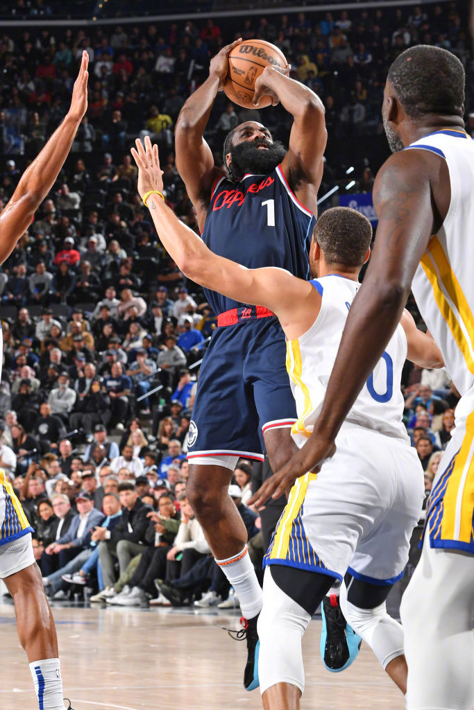 勇士队队员调整进步显著，斩获连胜