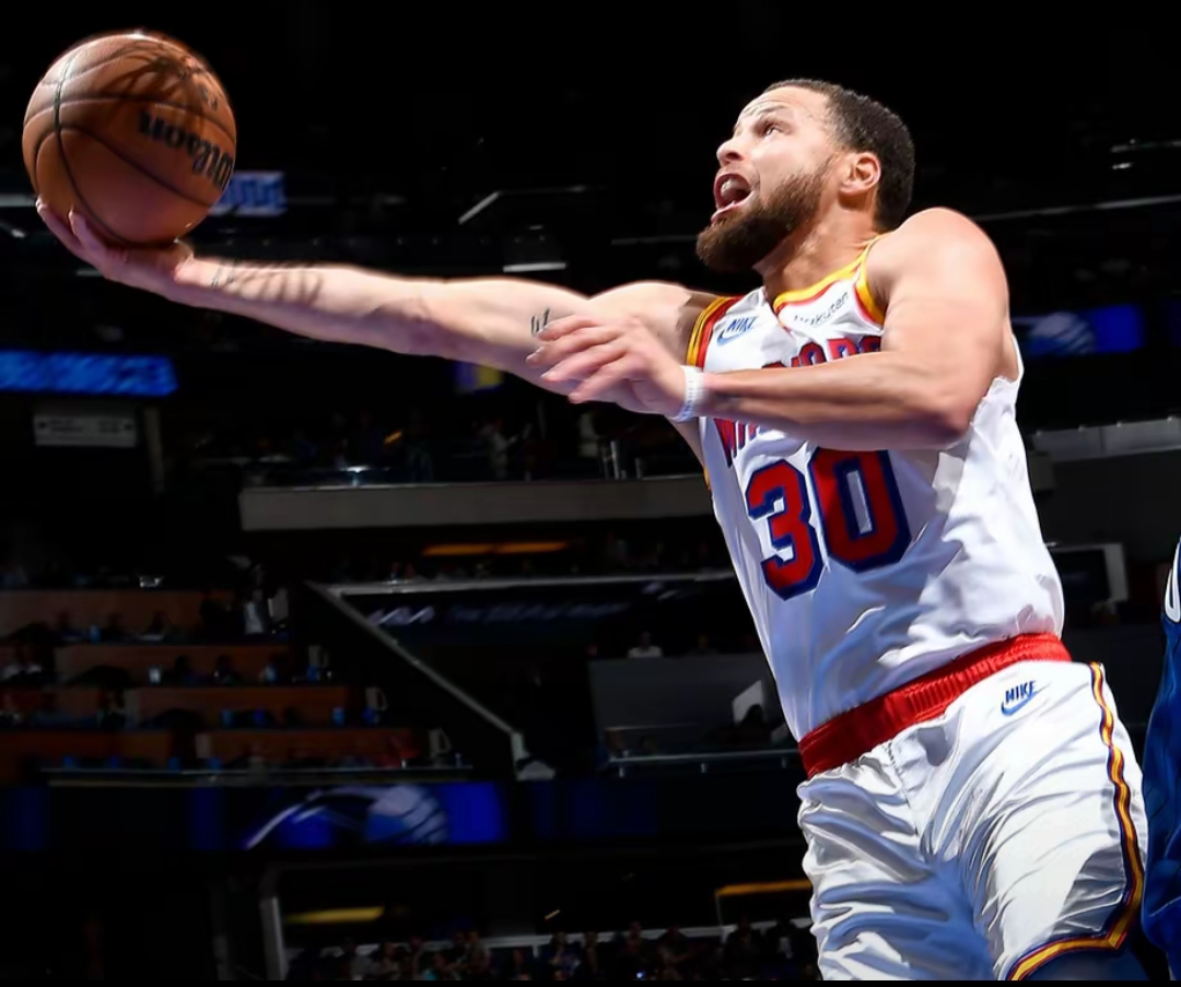 勇士队队员调整进步显著，斩获连胜