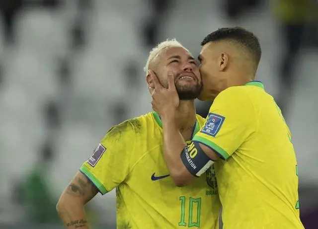 欧洲顶尖俱乐部争夺冠军，全力以赴备战决赛