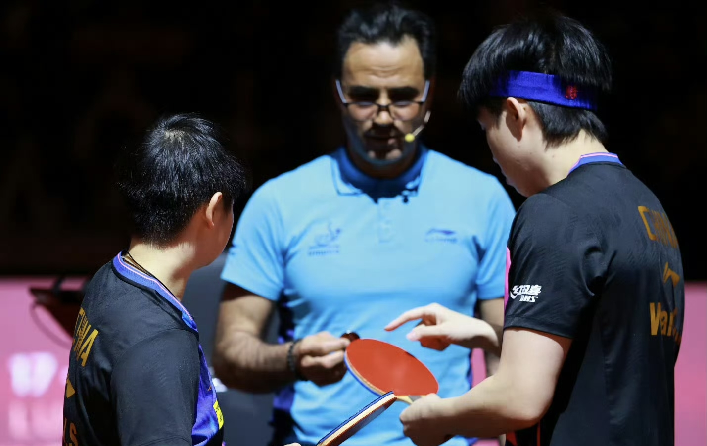 包含赛后采访让球员泪洒全场比赛情感动人的词条