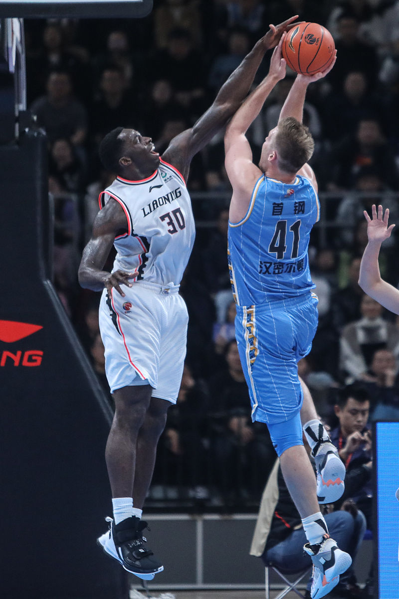 快船横扫鹈鹕晋级西部决赛 快船横扫鹈鹕晋级西部决赛