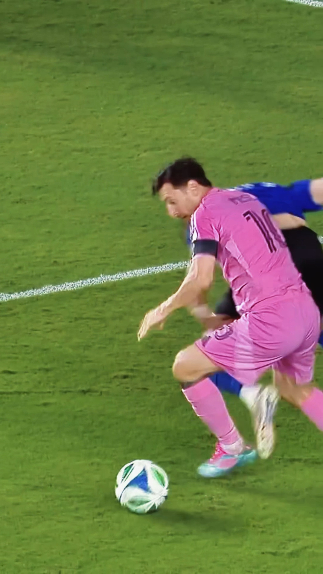 巴萨翻盘法国，苏亚雷斯送出助攻