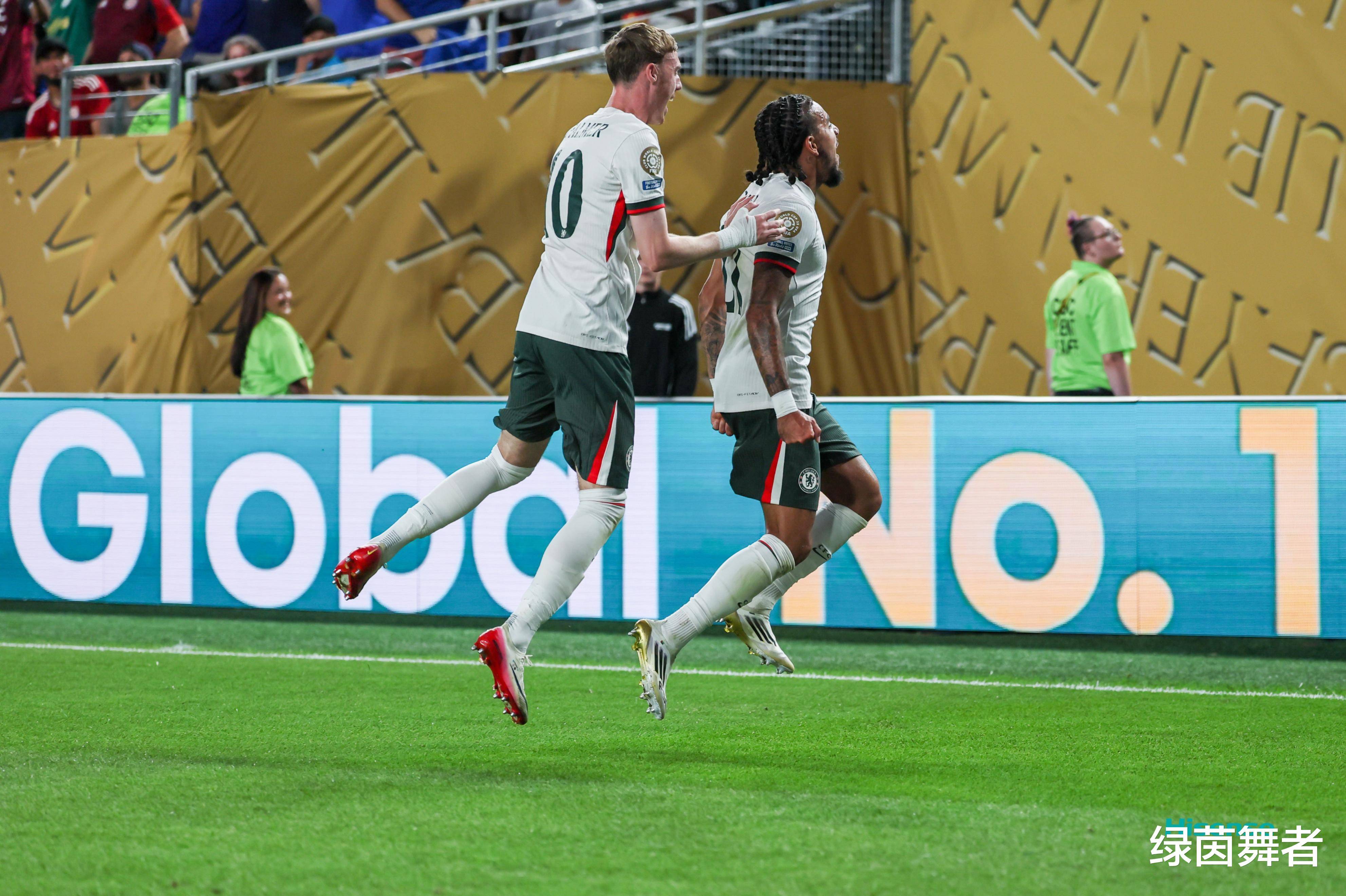 切尔西鏖战法国,格拉利什制霸全场 切尔西鏖战法国,格拉利什制霸全场