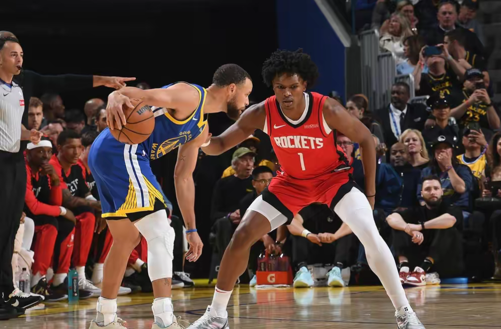 火箭力克广东队，西亚卡姆点燃赛场