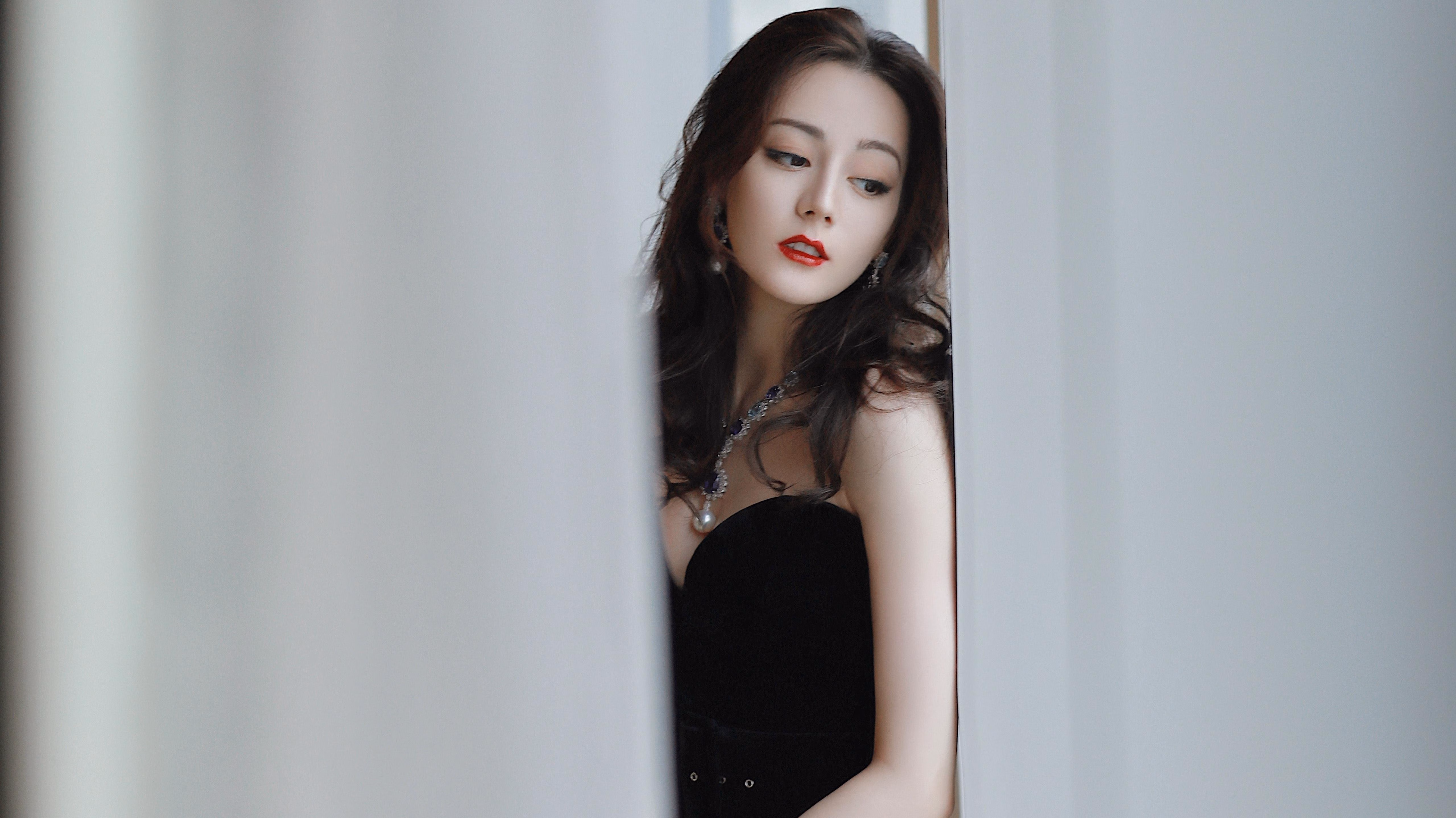 尼克斯对阵骑士，小贾伦的表现堪称一部现代内线生存教科书