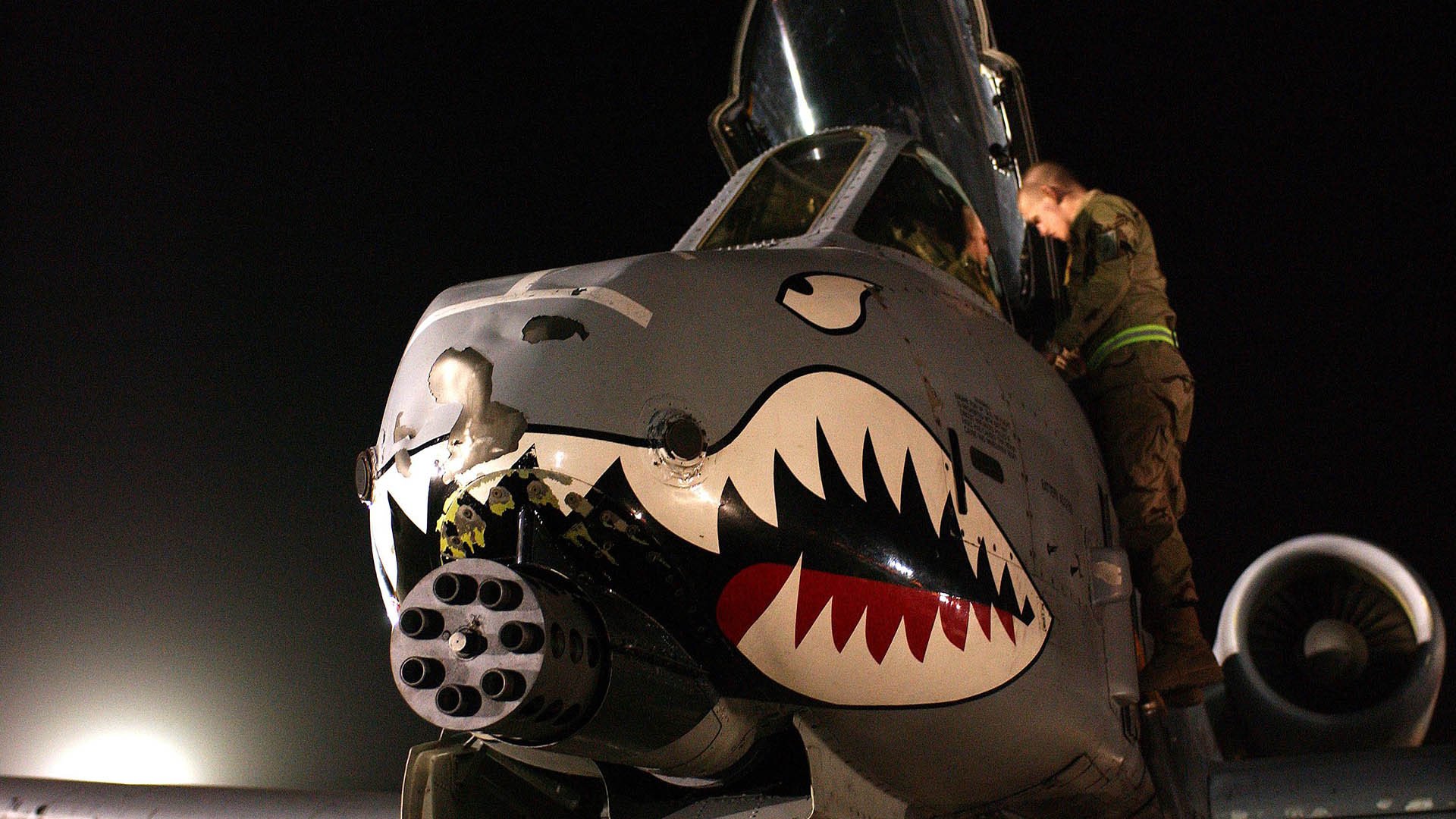 跨越大洋的生死时刻,当巴黎铁塔与阿克绝杀照亮英雄的同一本质