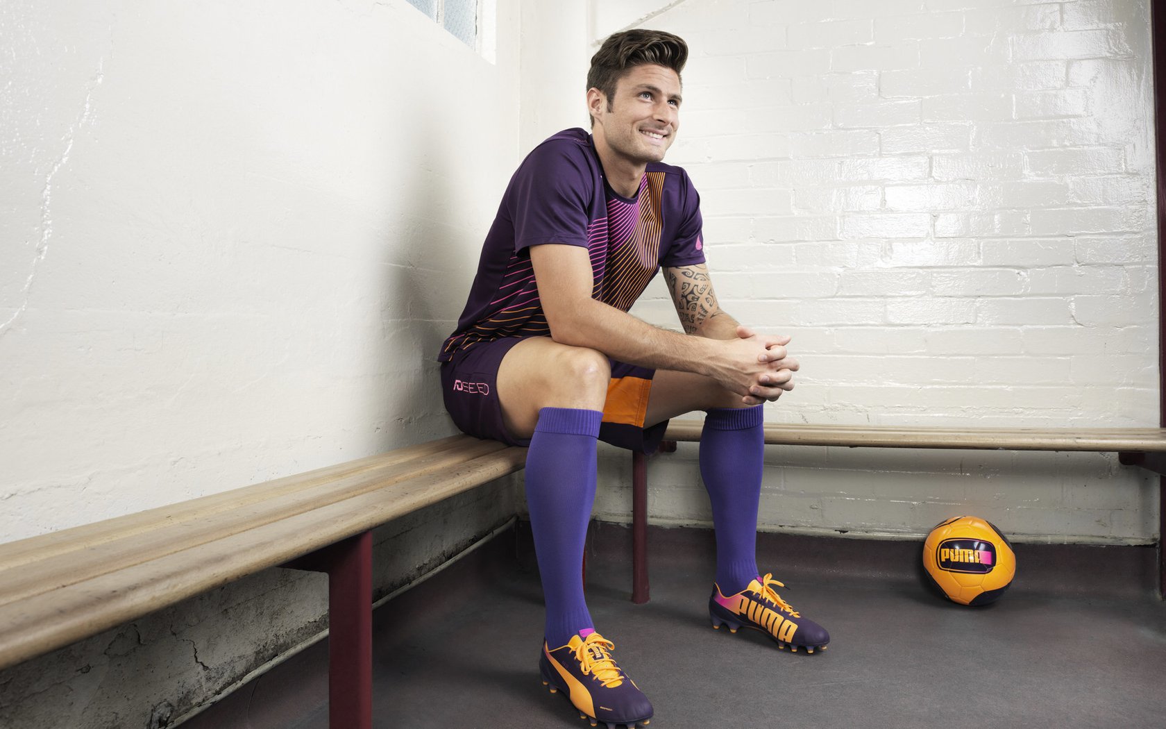 闪耀斯坦福桥，戈麦斯一射两传，用实力打破所有质疑